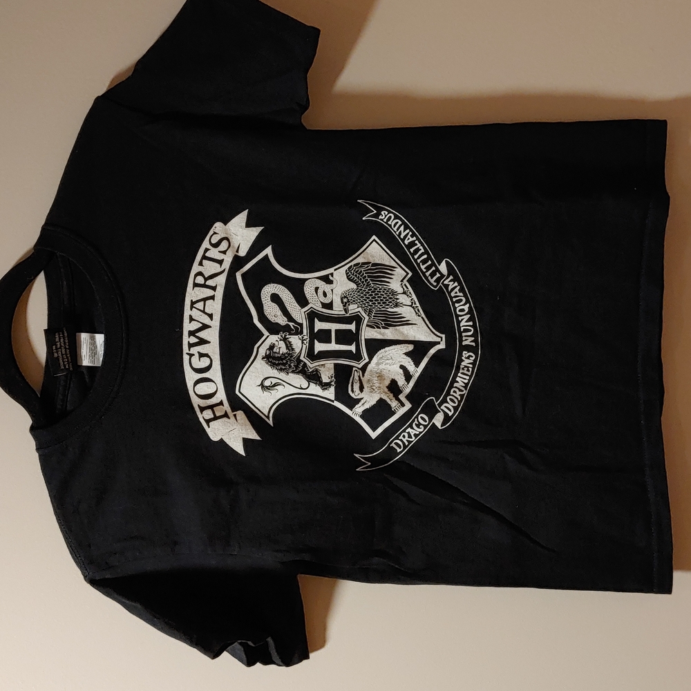 Summer💲2/$20 - Harry Potter Hogwarts T-Shirt